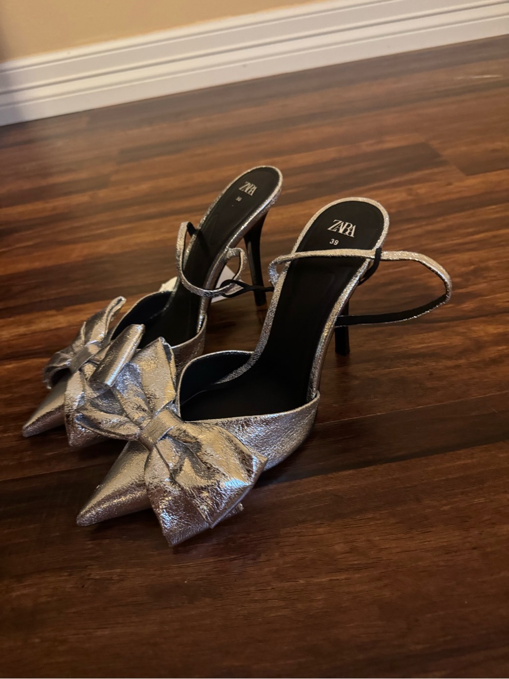 ZARA Metallic Silver Pointed-Toe Bow Slingback Heels - Picture 2 of 4